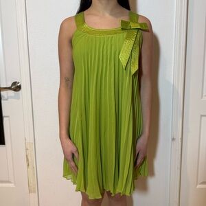 Mod Green Pleated Sleeveless Dress